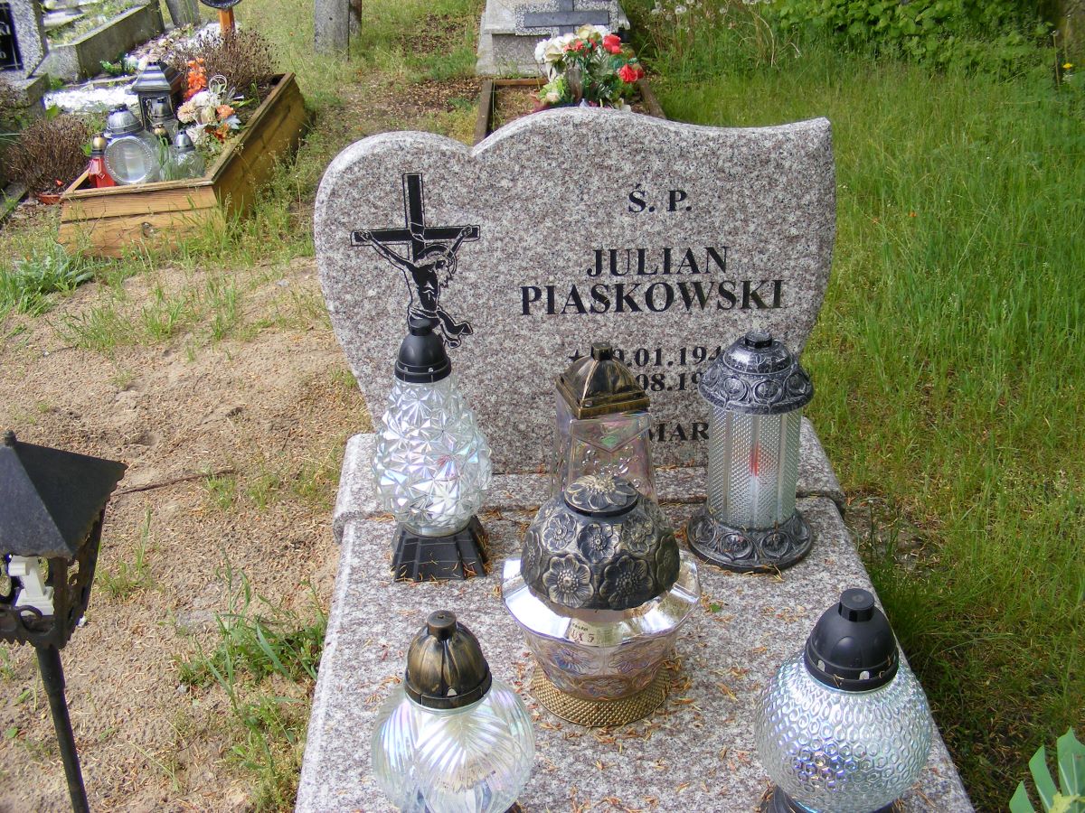 Grób Julian Piaskowski